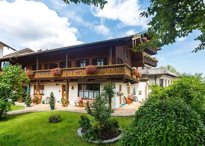 Cafe Chiemgau Und Gaestehaus